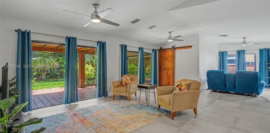 Casa en Miami, Florida 3 dormitorios, 154.78 m2 № 2272457