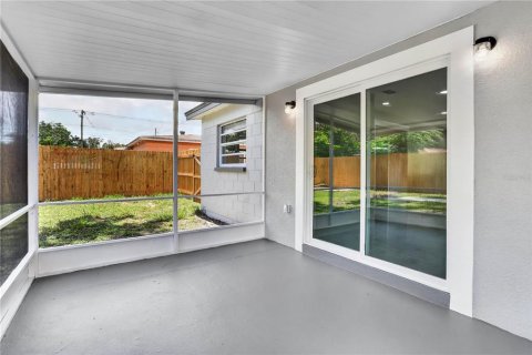 House in Tampa, Florida 4 bedrooms, 117.8 sq.m. № 2157062 - photo 23
