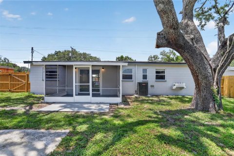 House in Tampa, Florida 4 bedrooms, 117.8 sq.m. № 2157062 - photo 24