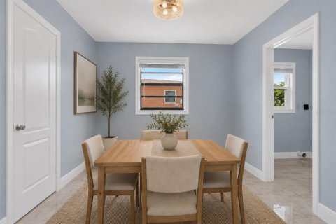 House in Tampa, Florida 4 bedrooms, 117.8 sq.m. № 2157062 - photo 9