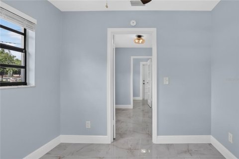 House in Tampa, Florida 4 bedrooms, 117.8 sq.m. № 2157062 - photo 10