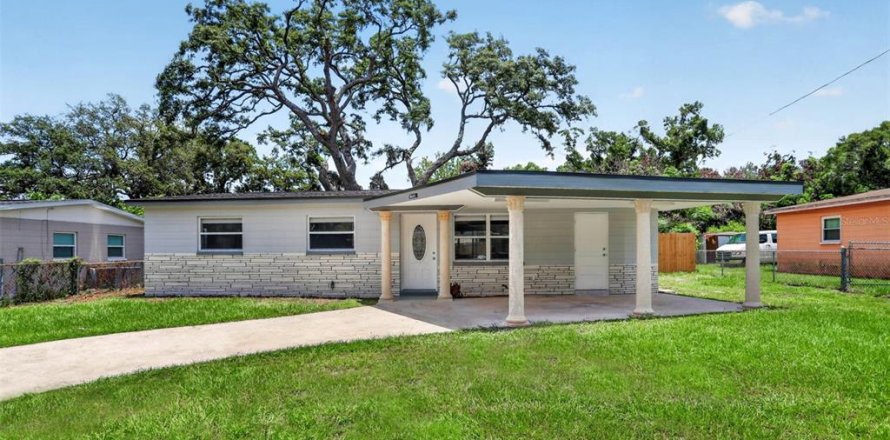 House in Tampa, Florida 4 bedrooms, 117.8 sq.m. № 2157062