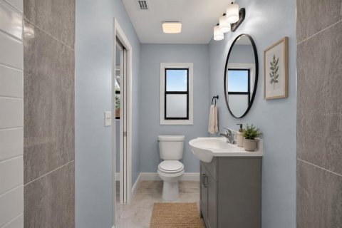 House in Tampa, Florida 4 bedrooms, 117.8 sq.m. № 2157062 - photo 15