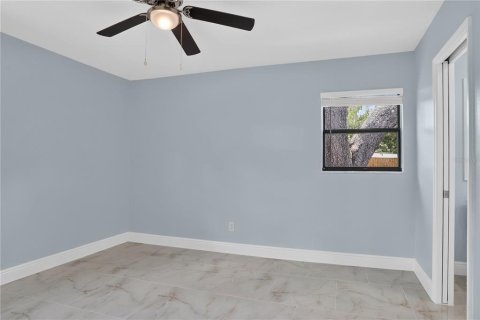 House in Tampa, Florida 4 bedrooms, 117.8 sq.m. № 2157062 - photo 21