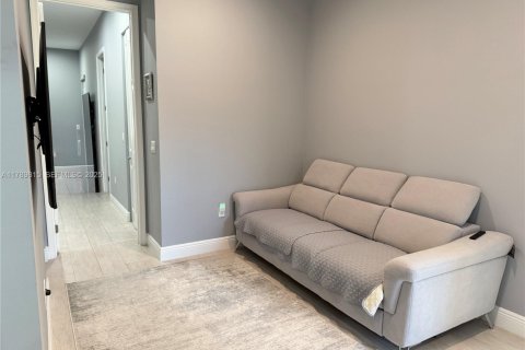 Townhouse in Pembroke Pines, Florida 3 bedrooms, 179.49 sq.m. № 1988438 - photo 21