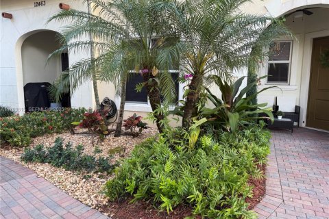 Townhouse in Pembroke Pines, Florida 3 bedrooms, 179.49 sq.m. № 1988438 - photo 2