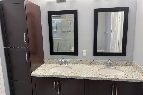 Townhouse in Pembroke Pines, Florida 3 bedrooms, 179.49 sq.m. № 1988438 - photo 29