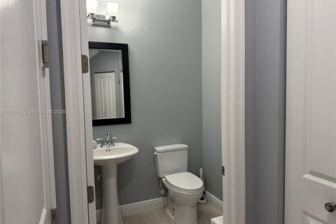 Townhouse in Pembroke Pines, Florida 3 bedrooms, 179.49 sq.m. № 1988438 - photo 19