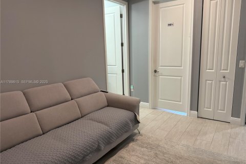 Townhouse in Pembroke Pines, Florida 3 bedrooms, 179.49 sq.m. № 1988438 - photo 22