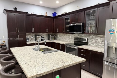 Townhouse in Pembroke Pines, Florida 3 bedrooms, 179.49 sq.m. № 1988438 - photo 9