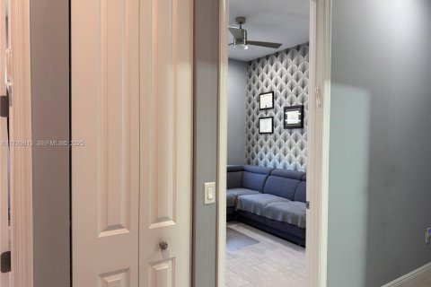 Townhouse in Pembroke Pines, Florida 3 bedrooms, 179.49 sq.m. № 1988438 - photo 23