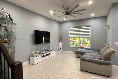 Townhouse in Pembroke Pines, Florida 3 bedrooms, 179.49 sq.m. № 1988438 - photo 11