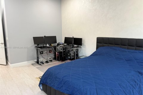 Townhouse in Pembroke Pines, Florida 3 bedrooms, 179.49 sq.m. № 1988438 - photo 26