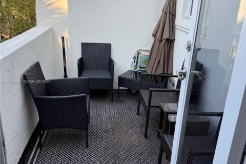 Townhouse in Pembroke Pines, Florida 3 bedrooms, 179.49 sq.m. № 1988438 - photo 27