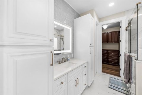 House in Tampa, Florida 5 bedrooms, 229.65 sq.m. № 2206924 - photo 29