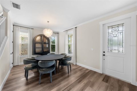 House in Tampa, Florida 5 bedrooms, 229.65 sq.m. № 2206924 - photo 9