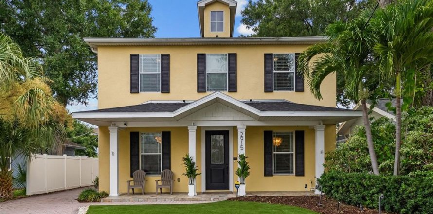 House in Tampa, Florida 5 bedrooms, 229.65 sq.m. № 2206924