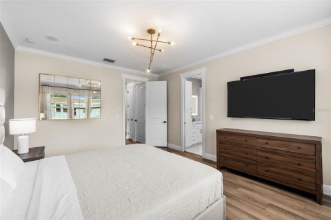 House in Tampa, Florida 5 bedrooms, 229.65 sq.m. № 2206924 - photo 26