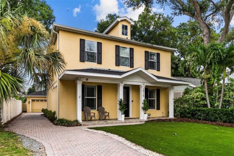 House in Tampa, Florida 5 bedrooms, 229.65 sq.m. № 2206924 - photo 6