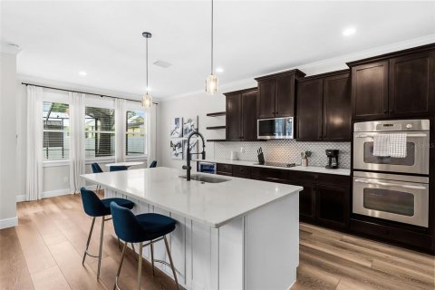 House in Tampa, Florida 5 bedrooms, 229.65 sq.m. № 2206924 - photo 13