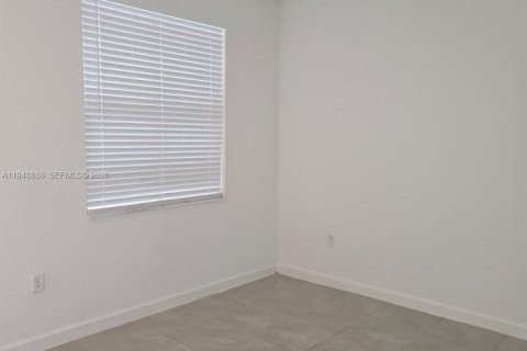 Adosado en venta en Miami, Florida, 3 dormitorios, 133.5 m2 № 2004690 - foto 7