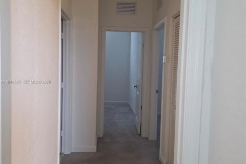 Adosado en venta en Miami, Florida, 3 dormitorios, 133.5 m2 № 2004690 - foto 12