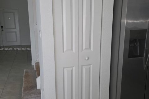 Adosado en venta en Miami, Florida, 3 dormitorios, 133.5 m2 № 2004690 - foto 4