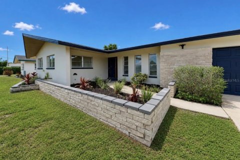 Casa en alquiler en Cape Coral, Florida, 4 dormitorios, 155.52 m2 № 2094759 - foto 4