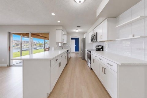 Casa en alquiler en Cape Coral, Florida, 4 dormitorios, 155.52 m2 № 2094759 - foto 6