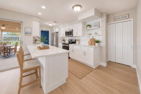 Casa en alquiler en Cape Coral, Florida, 4 dormitorios, 155.52 m2 № 2094759 - foto 10