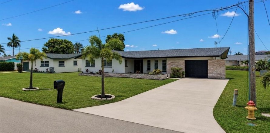 Casa en Cape Coral, Florida 4 dormitorios, 155.52 m2 № 2094759