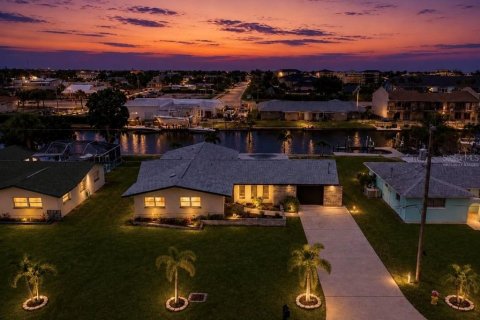 Casa en alquiler en Cape Coral, Florida, 4 dormitorios, 155.52 m2 № 2094759 - foto 3