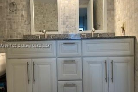 Condominio en venta en Hollywood, Florida, 2 dormitorios, 124.86 m2 № 1974451 - foto 21
