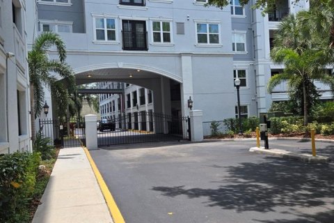 Condo in Orlando, Florida, 2 bedrooms  № 1751481 - photo 2