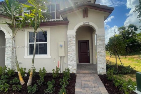 House in Miami, Florida 3 bedrooms, 123.37 sq.m. № 2152791 - photo 1