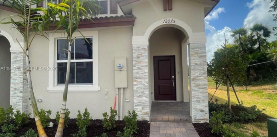 House in Miami, Florida 3 bedrooms, 123.37 sq.m. № 2152791