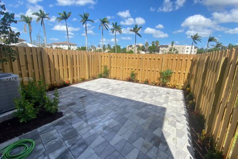 House in Miami, Florida 3 bedrooms, 123.37 sq.m. № 2152791 - photo 17