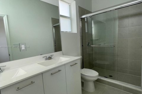 House in Miami, Florida 3 bedrooms, 123.37 sq.m. № 2152791 - photo 12
