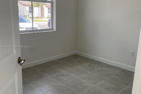 House in Miami, Florida 3 bedrooms, 123.37 sq.m. № 2152791 - photo 10