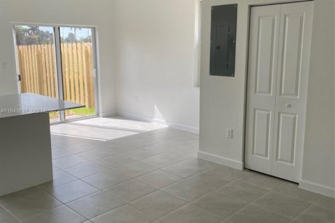 House in Miami, Florida 3 bedrooms, 123.37 sq.m. № 2152791 - photo 5