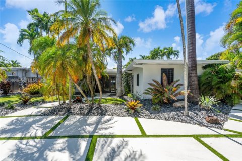 Casa en venta en Fort Lauderdale, Florida, 4 dormitorios, 180.51 m2 № 2076569 - foto 2