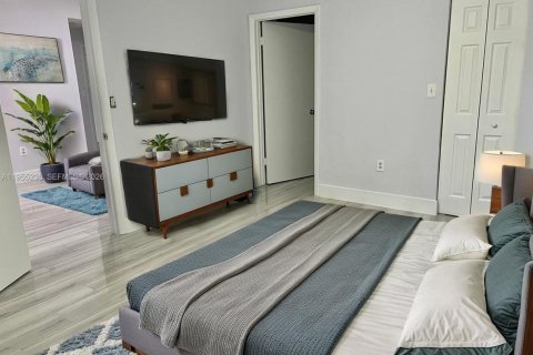 Condominio en alquiler en Pembroke Pines, Florida, 2 dormitorios, 79.34 m2 № 2010604 - foto 5