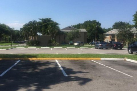 Condominio en alquiler en Pembroke Pines, Florida, 2 dormitorios, 79.34 m2 № 2010604 - foto 10