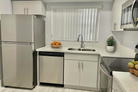 Condominio en alquiler en Pembroke Pines, Florida, 2 dormitorios, 79.34 m2 № 2010604 - foto 4