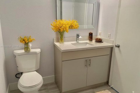 Condominio en alquiler en Pembroke Pines, Florida, 2 dormitorios, 79.34 m2 № 2010604 - foto 7