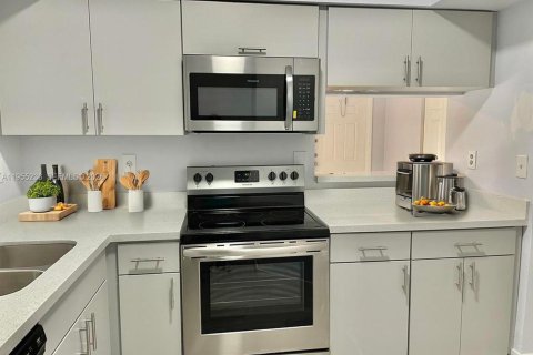 Condominio en alquiler en Pembroke Pines, Florida, 2 dormitorios, 79.34 m2 № 2010604 - foto 3