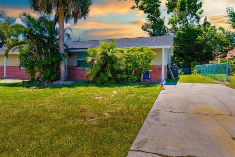 Propiedad comercial en venta en Venice, Florida, 4 dormitorios, 156.63 m2 № 1856536 - foto 1
