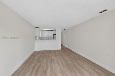 House in Florida City, Florida 4 bedrooms, 103.68 sq.m. № 2294106 - photo 5