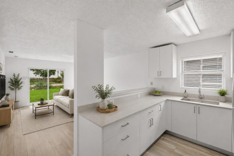 House in Florida City, Florida 4 bedrooms, 103.68 sq.m. № 2294106 - photo 4
