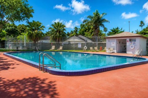 House in Florida City, Florida 4 bedrooms, 103.68 sq.m. № 2294106 - photo 30